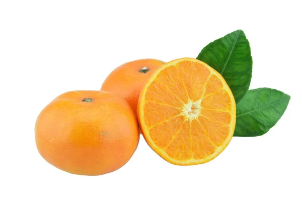 Orange Frukt Med Hälften Och Blad Isolerad Vit Bakgrund — Stockfoto