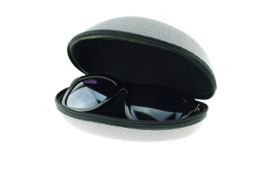 güneş gözlüğü ve beyaz arka plan üzerinde izole case