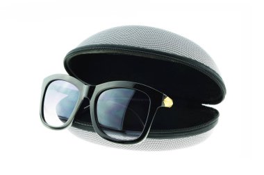 güneş gözlüğü ve beyaz arka plan üzerinde izole case