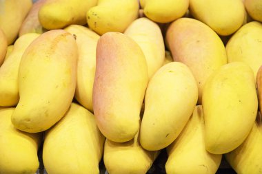Pazarda olgun Mango