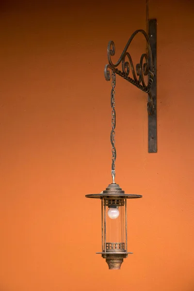 Classic lamp ,An old lantern hanging on a wall — Stock Photo, Image