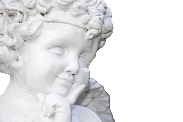 Закрыть лицо скульптурой ангела — стоковое фото