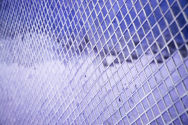 Gökyüzü ve bulutun duvar camı mozaik yansıması. — Stok fotoğraf