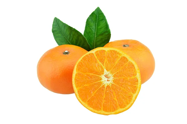 반와 흰색 배경에 고립 된 나뭇잎 오렌지 과일 — 스톡 사진