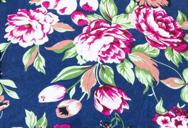 çiçek desenli kumaş dokusu üzerinde.