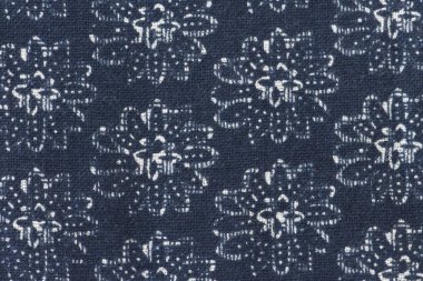 Kumaş dokusu üzerine çiçek.