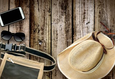 Tahta arka planda seyahat kavramı