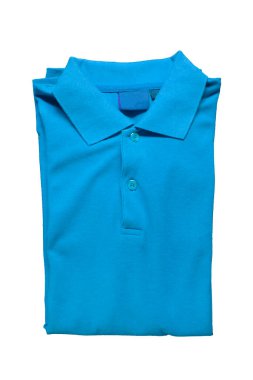 Beyaz arkaplanda mavi polo tişörtün üst görüntüsü