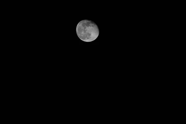 Güzel Dolunay Siyah Arka Planda Gece Gökyüzünde — Stok fotoğraf