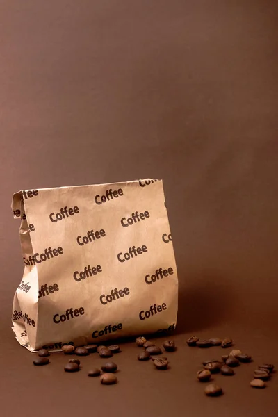 Бумажный Пакет Кофе Фасолью — стоковое фото
