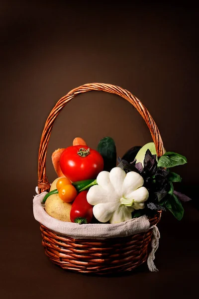 Basket Colored Vegetables Brown Background Vertical — Stock Photo, Image