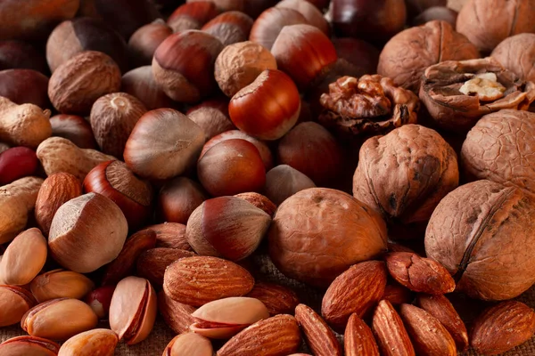 Assortimento di noci, noci, nocciole, arachidi, mandorle, pistacchi di castagne — Foto Stock