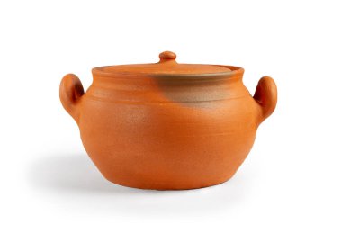 Kapağı beyaz olan el yapımı bir kil kap, geleneksel işçilik, Gürcistan kil masa takımı, izole,