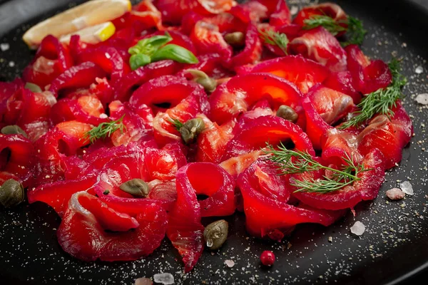 Pancar, İskandinav çerezi, pancar gravlax, hafif tuzlu balık, ev yapımı, insan yok.,