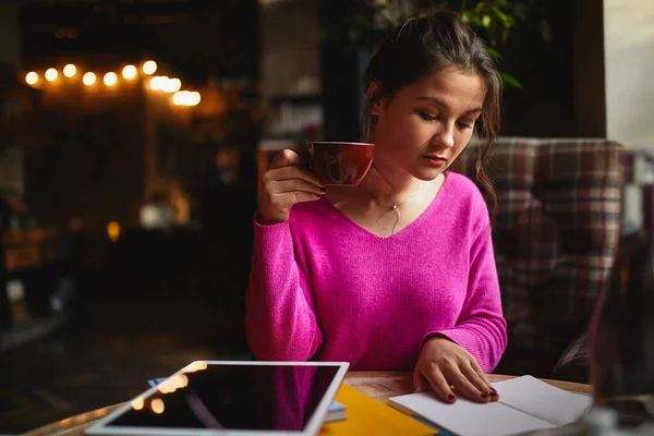 Beautiful Brunette Sitting Cozy Cafe Studying While Holding Cup Coffee — Stock Photo, Image