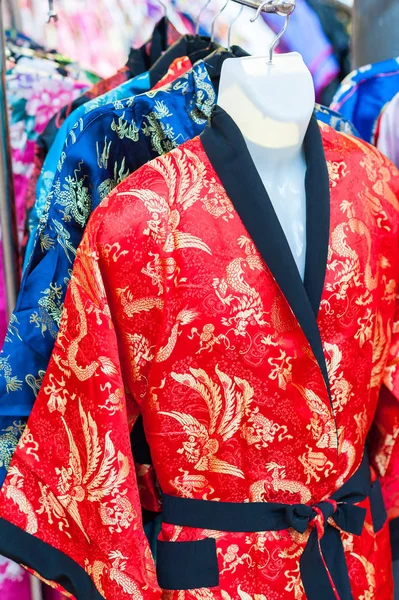 Venda Quimonos Coloridos Rua Cidade Kyoto Japão Kimono Uma Roupa — Fotografia de Stock