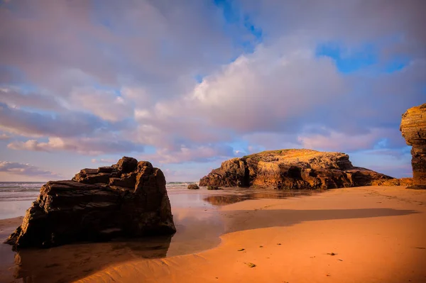 Schoonheid Atlantische Kust Met Cliff Strand Zee Hemel Met Wolken — Stockfoto