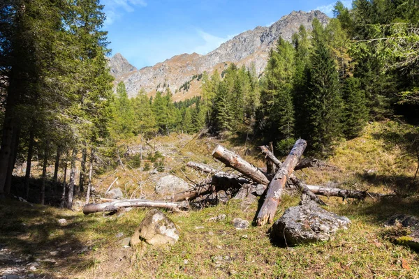 Paysage Montagneux Avec Ciel Bleu Nuages Fond Naturel Été Alpes — Photo