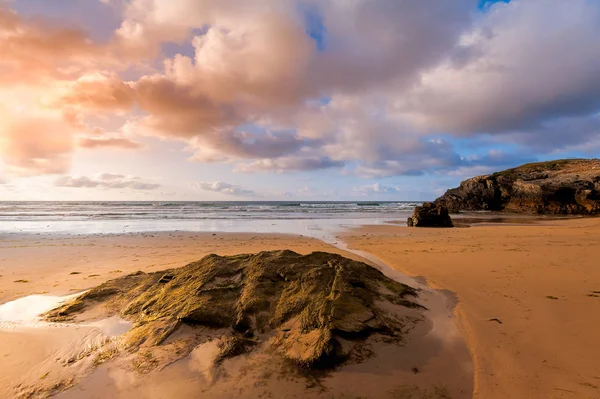 Beauté Côte Atlantique Avec Falaise Plage Océan Ciel Avec Nuages — Photo