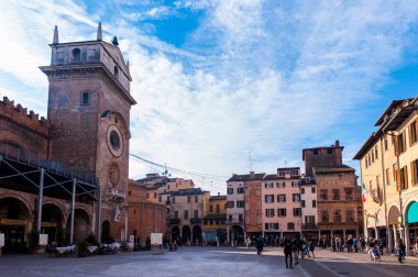 Mantova, İtalya - 5 Ocak 2018: Görünüm Piazza delle Erbe, M