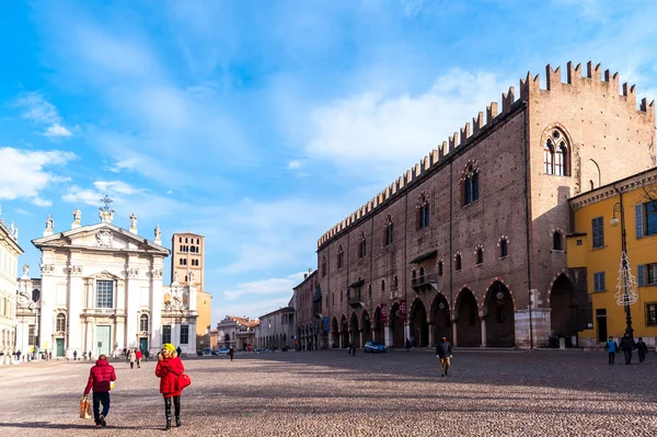 Mantova, Italy - January 5 2018 :    Historical city of Mantua. — Stock Photo, Image