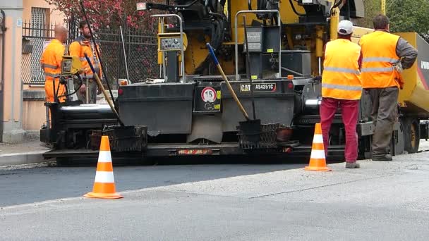 Udine Italia Marzo 2017 Maquinaria Trabajadores Trabajo Asfalto Una Carretera — Vídeos de Stock