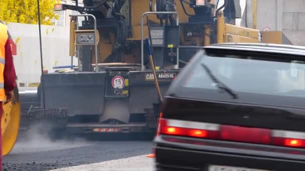우디네 이탈리아 2017년 15일 도로를 아스팔트하는 기계및 근로자 — 비디오