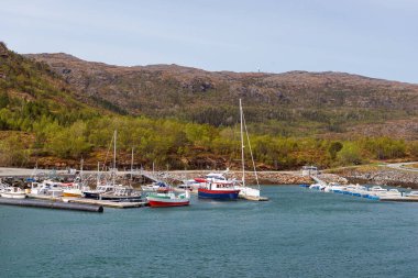 Norveç manzarası manzaralı bir yer. Tekneler   