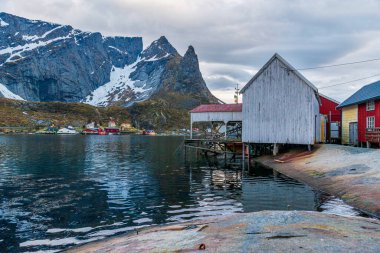 Norveç köyünün manzaralı şirin evleri