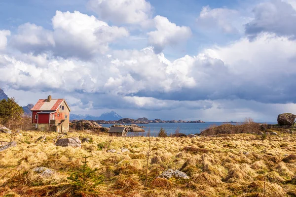Landschappelijk Uitzicht Noors Dorp Schattig Huis — Stockfoto