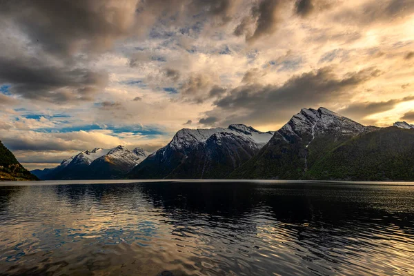 Fotografia Natureza Céu Por Sol Lago Com Montanhas — Fotografia de Stock