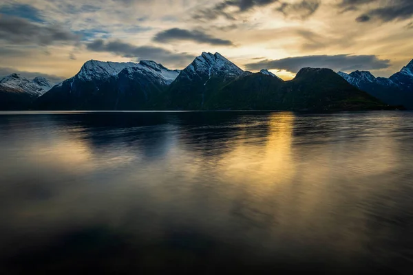 아름다운 호수와 — 스톡 사진