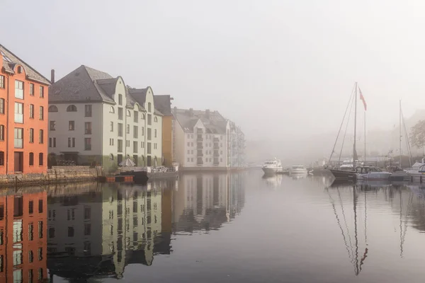 Foggy Weather Mist Air Houses Canal Norwegian Town Alesund — Stock Photo, Image