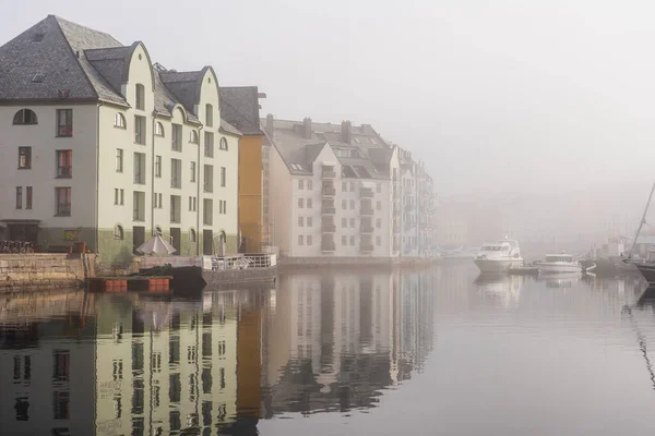 Foggy Weather Mist Air Houses Canal Norwegian Town Alesund — Stock Photo, Image