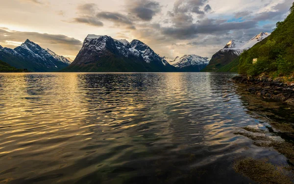 Beautiful Sunset Sky Calm Lake Water Mountains — Stock Photo, Image