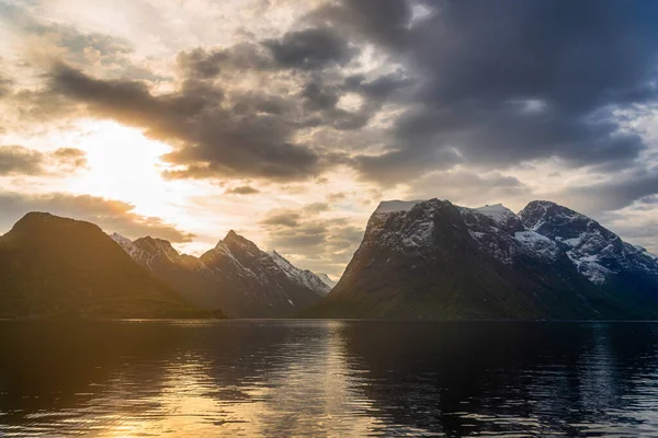 Céu Por Sol Montanhas Com Lago — Fotografia de Stock