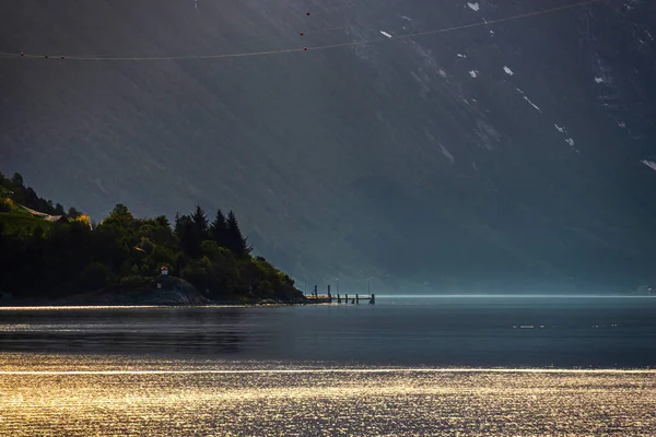Спокойная Поверхность Озера Горы — стоковое фото