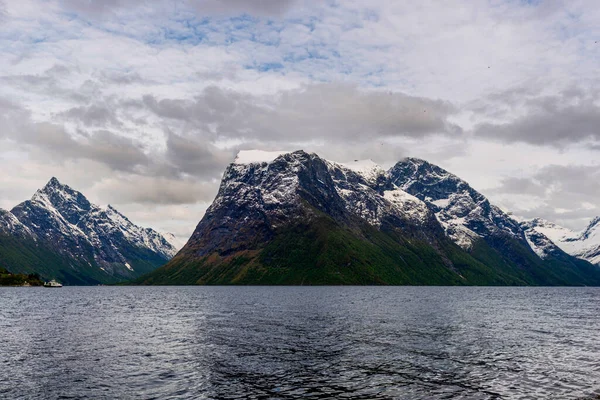 山中的风景湖 自然界的美丽 — 图库照片