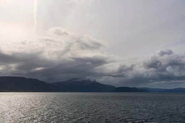 아름다운 구름낀 호수의 — 스톡 사진