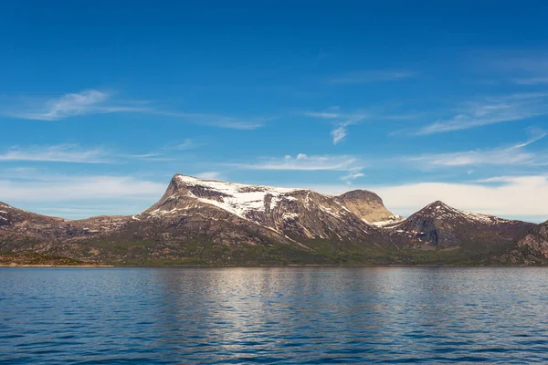 Água Lago Montanhas Fundo — Fotografia de Stock