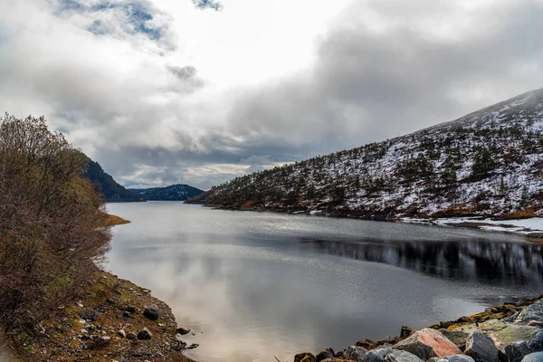 See Den Bergen Naturschönheiten Winter — Stockfoto