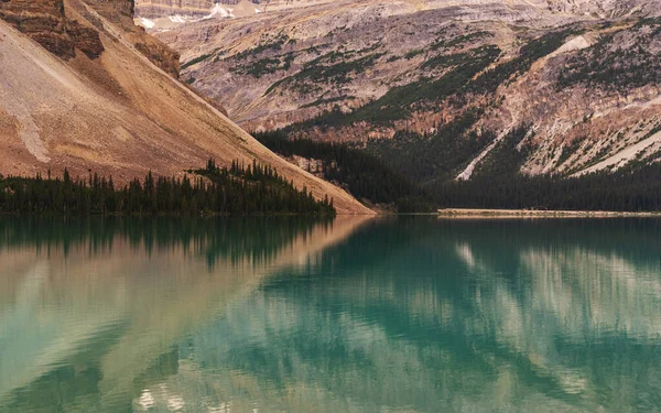 Beautiful Landscape Emerald Lake Scenic Mountains Banff National Park Alberta — Stock Photo, Image