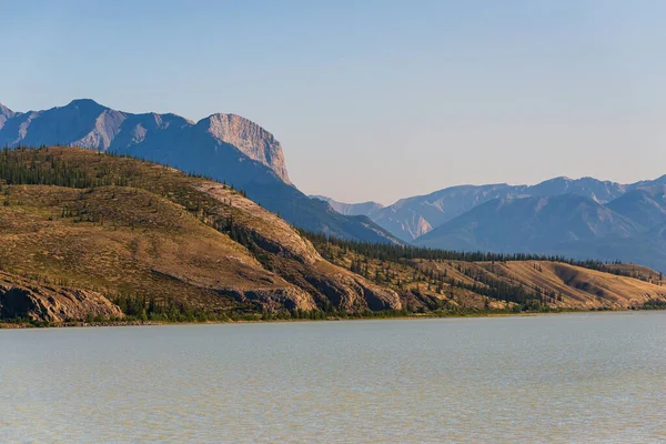 Přírodní Scenérie Talbot Lake Krásnými Horami Alberta Kanada — Stock fotografie