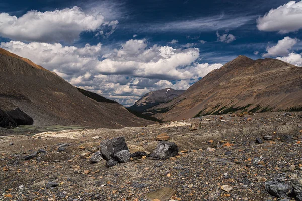 Jasper Ulusal Parkı Alberta Kanada Manzaralı Dağlarla Dolu Güzel Bir — Stok fotoğraf