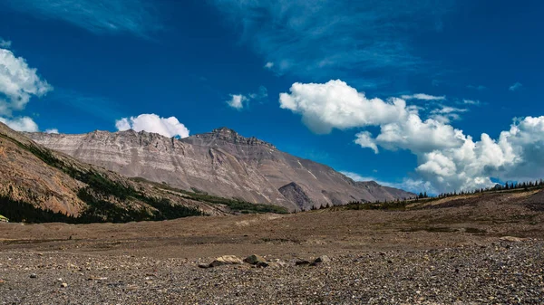 Beau Paysage Avec Des Montagnes Pittoresques Dans Parc National Jasper — Photo