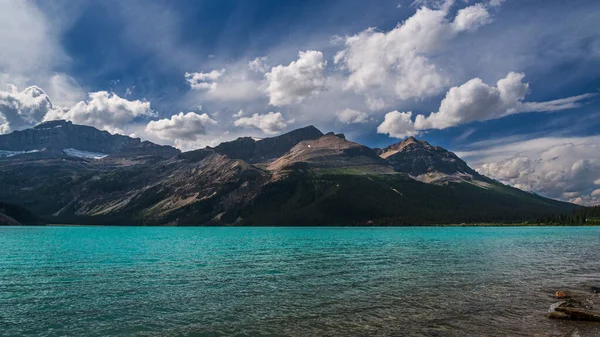 バンフ国立公園 アルバータ州 カナダの湖と山の景色 — ストック写真