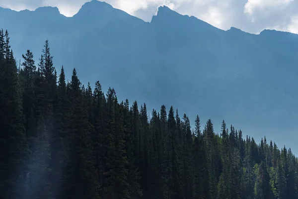 Μαγευτικό Τοπίο Γραφικά Βουνά Στην Αλμπέρτα Καναδά — Φωτογραφία Αρχείου