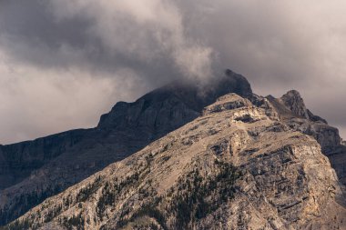 Banff Ulusal Parkı 'nın güzel doğal manzarası, Alberta, Kanada