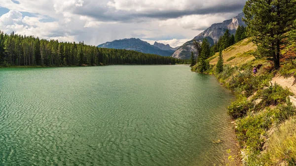 Beautiful Landscape Two Jack Lake Scenic Mountains Alberta Canada — Stock Photo, Image