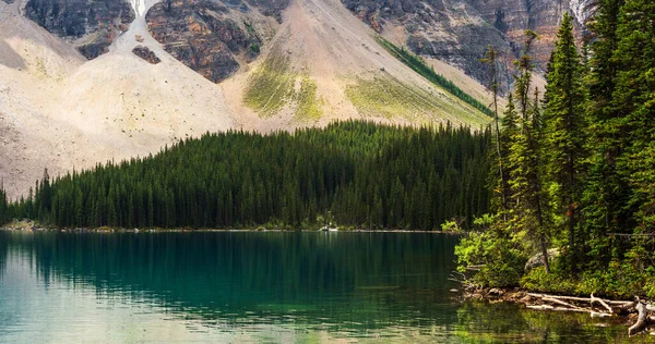 Величественные Природные Пейзажи Изумрудным Озером Альберте Канада — стоковое фото